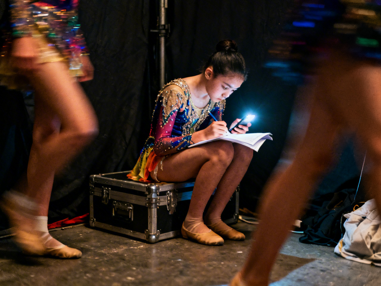 还在纠结选模特还是选考学？脑子清醒点，离火运要的是‘混合动力’！